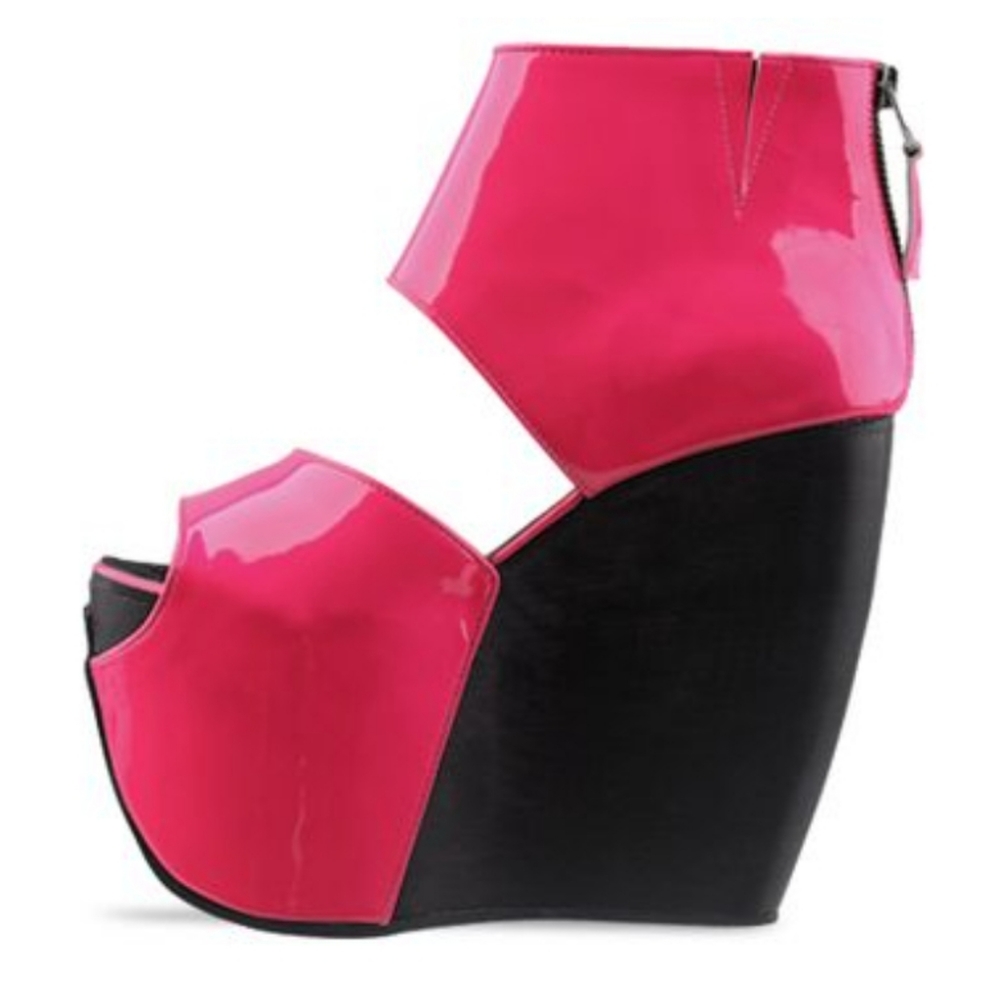 All Caps Azalea shoes in Fuchsia Patent RARE
